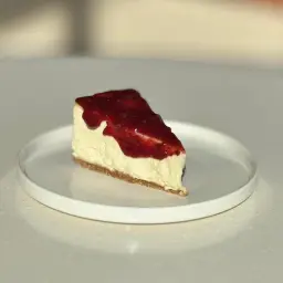 قطعة تشيز كيك توت أزرق